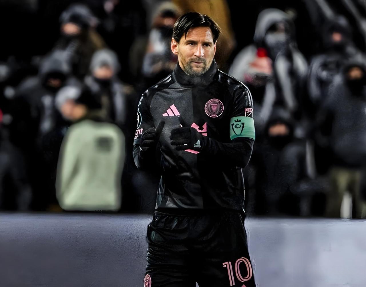 梅西重返赛场，险胜首场状态出色，TL观众沸腾！观众掌声雷动(梅西比赛首秀)九游棋牌APP下载