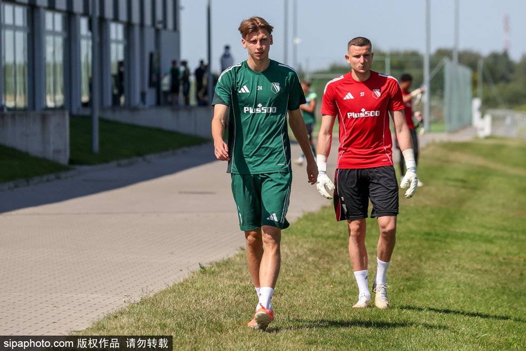  莱万多夫斯基重要时刻表现优异，TES带队取胜！热度持续攀升九游棋牌官方入口